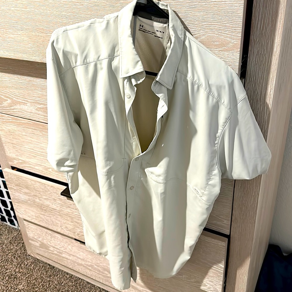 Men’s Large Under Armour fishing shirt